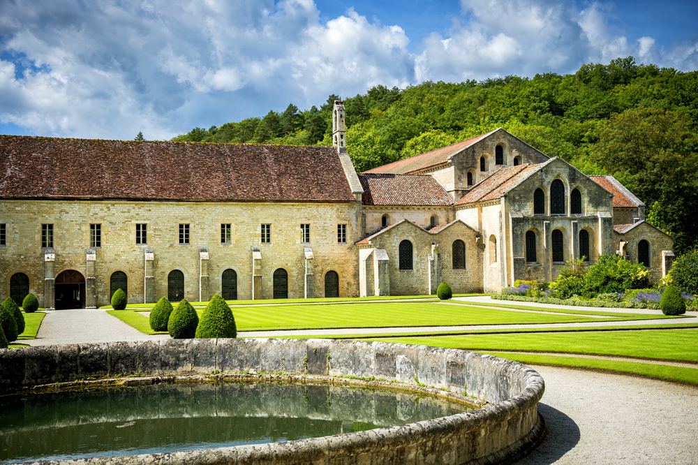 Abadía de Fontenay es la abadía cisterciense mejor conservada del mundo, Borgoña, Francia.